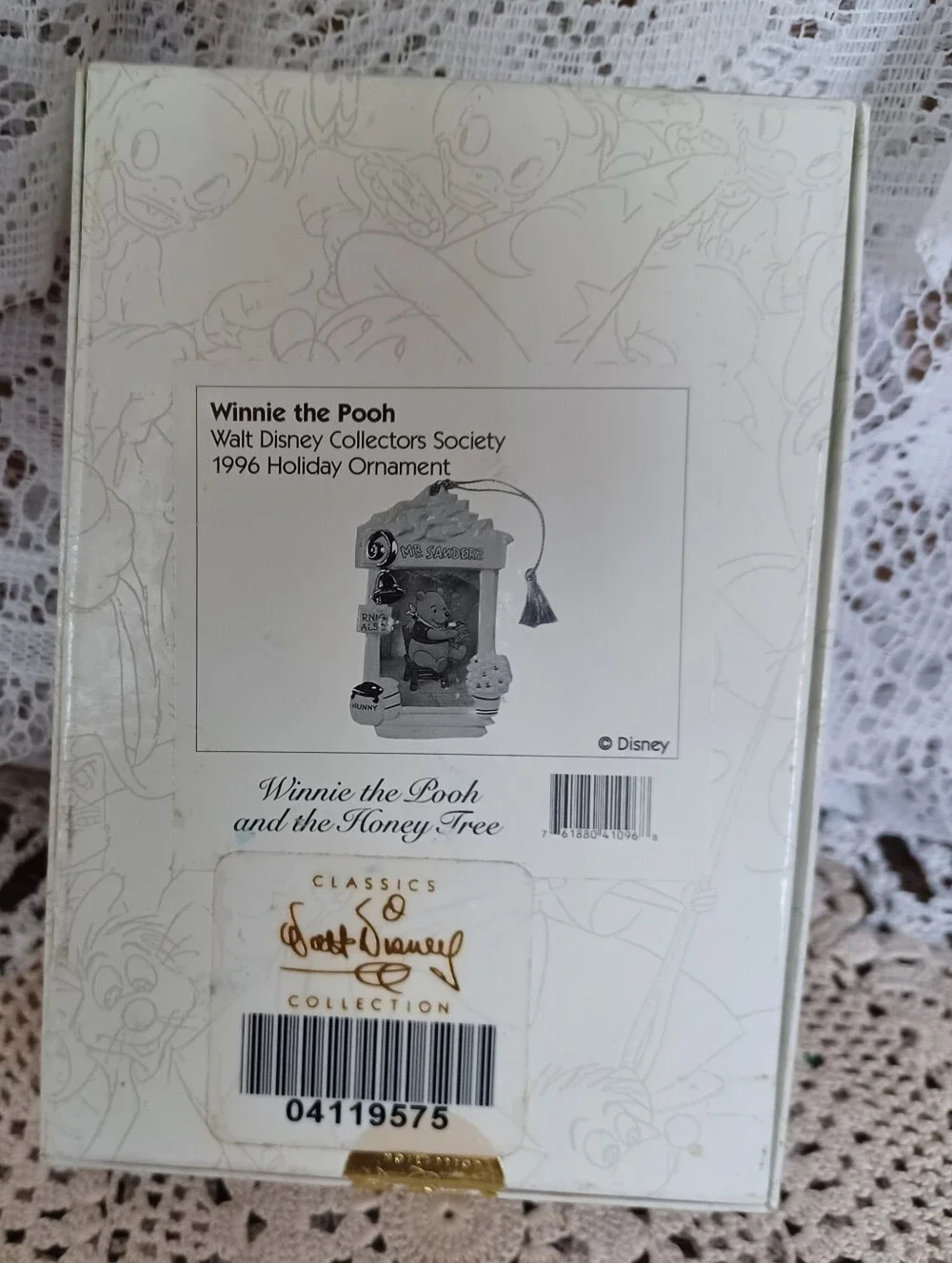 VINTAGE 1996 HOLIDAY ORNAMENT WINNIE THE POOH AND THE HONEY TREE IN ORIGINAL BOX